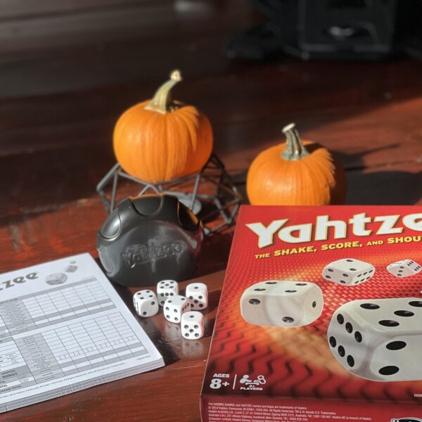 How to play Yahtzee – the Shake, Score, and Shout game!